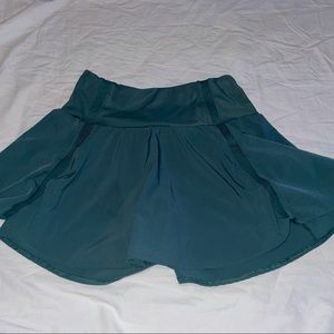 Feathery-Fit High Waist Tennis Skirt 13'’ size small color green smoke
